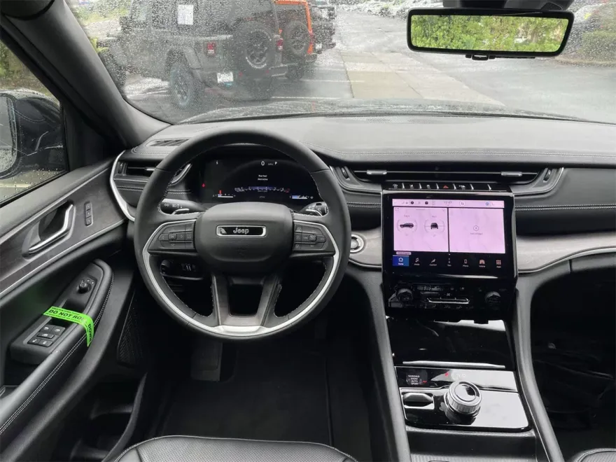 2025 Jeep Grand Cherokee Limited photo 1
