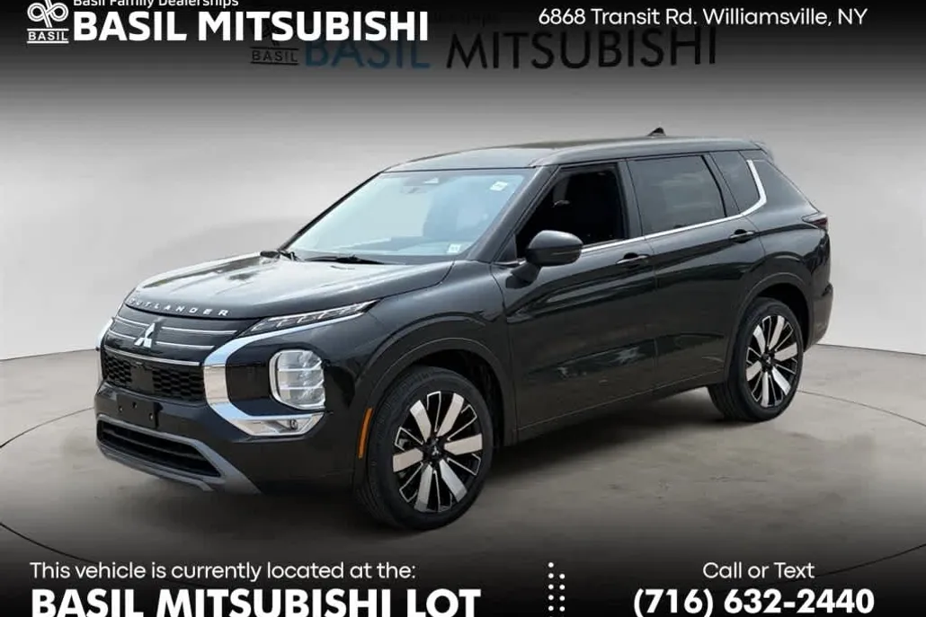 2025 Mitsubishi Outlander SE photo 1