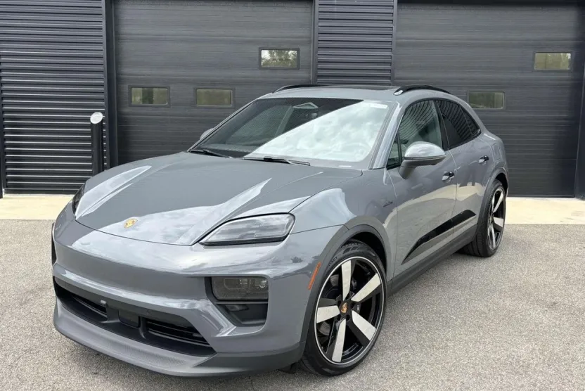 2025 Porsche Macan Electric 4 photo 1