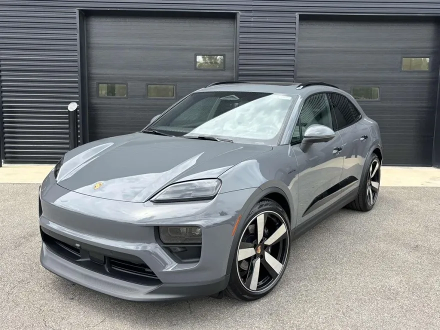 2025 Porsche Macan Electric 4 photo 1