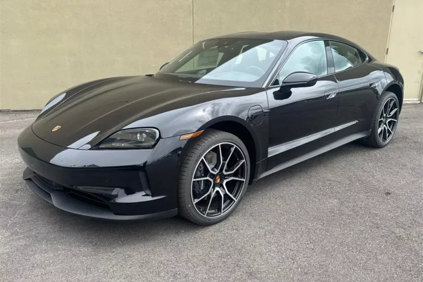 2025 Porsche Taycan photo 1
