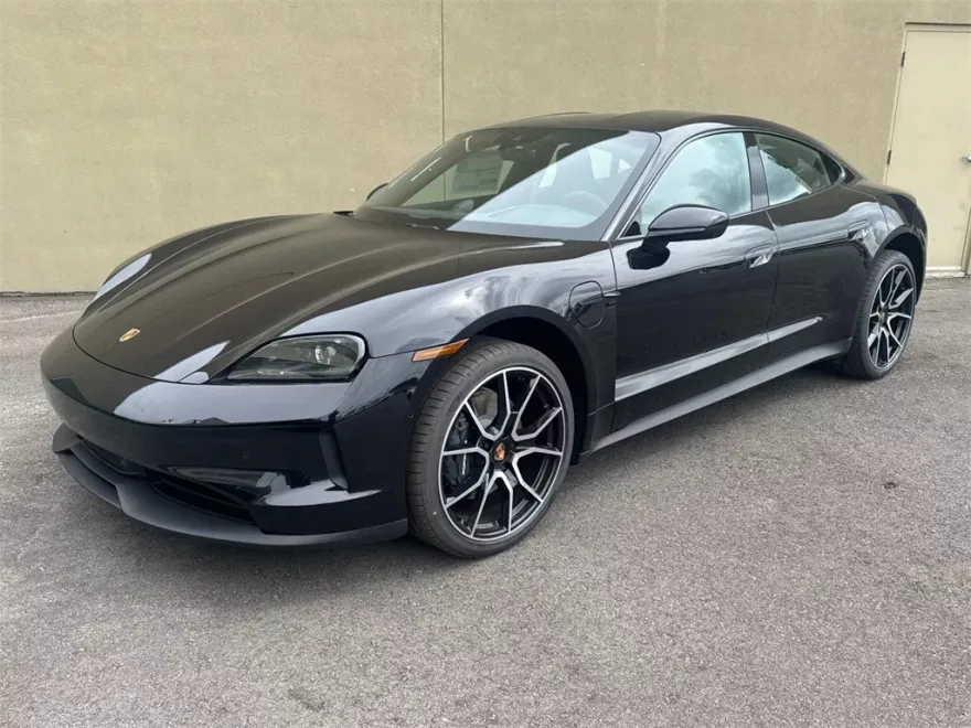 2025 Porsche Taycan photo 1