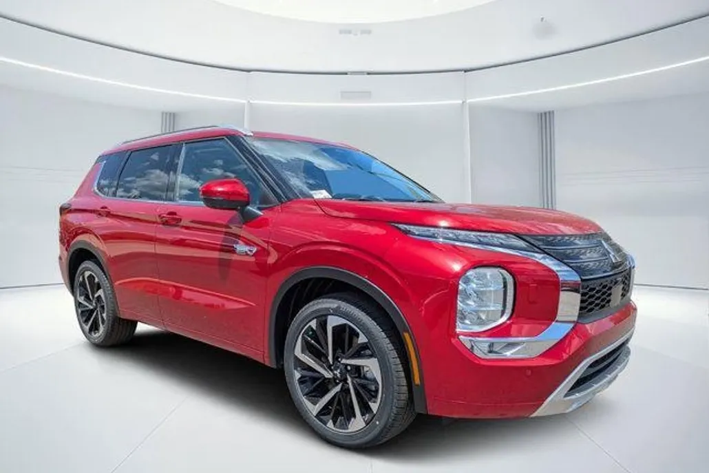 2025 Mitsubishi Outlander SEL photo 1