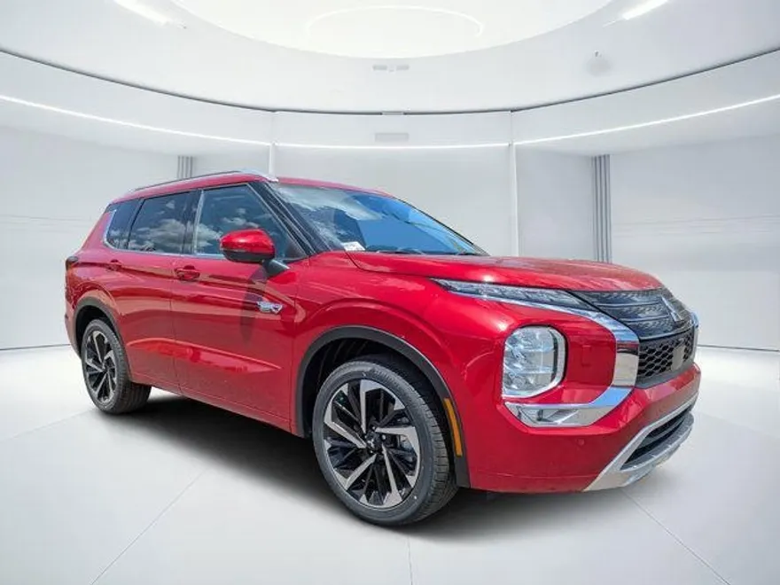 2025 Mitsubishi Outlander SEL photo 1