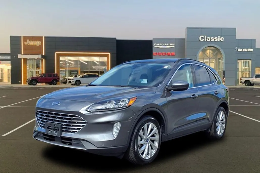 2022 Ford Escape Titanium photo 1