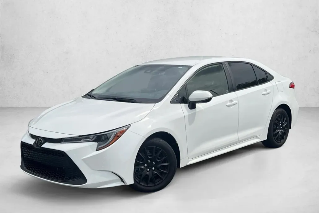 2021 Toyota Corolla LE photo 1