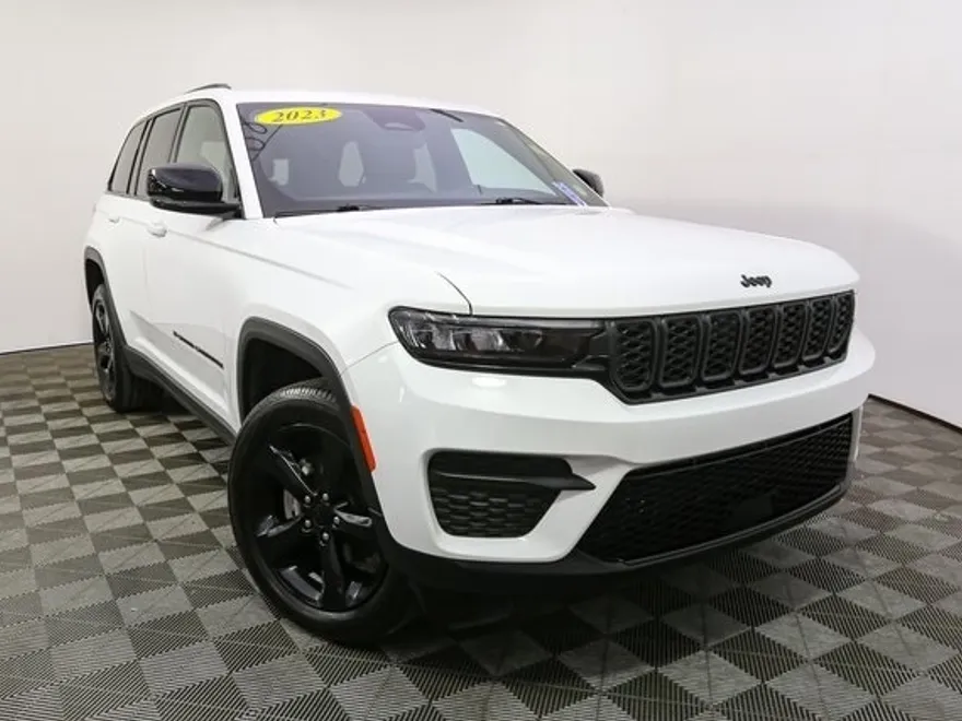 2023 Jeep Grand Cherokee Altitude photo 1