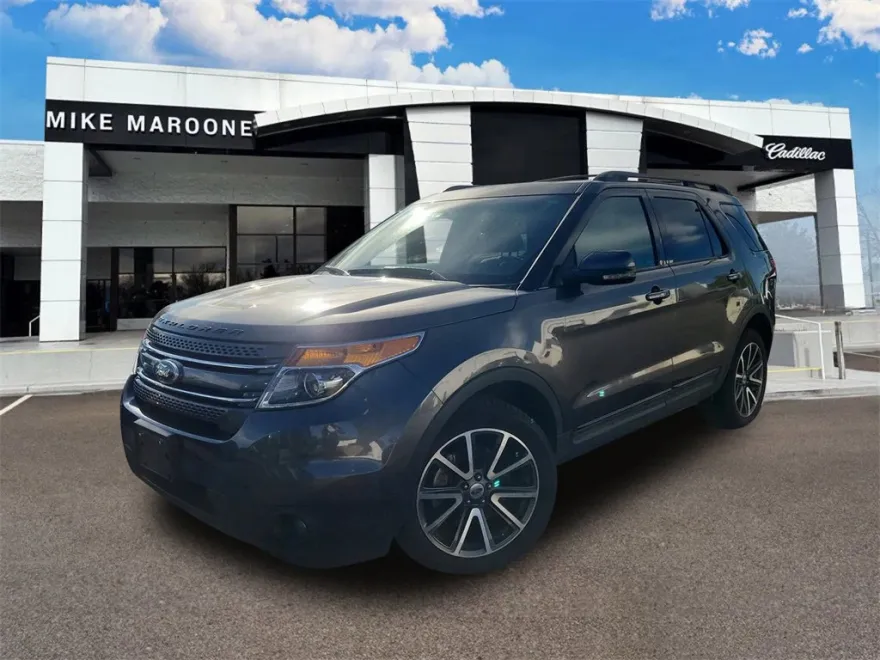 2015 Ford Explorer XLT photo 1