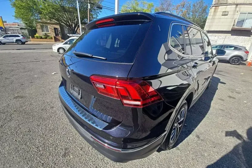 2020 Volkswagen Tiguan SE photo 1