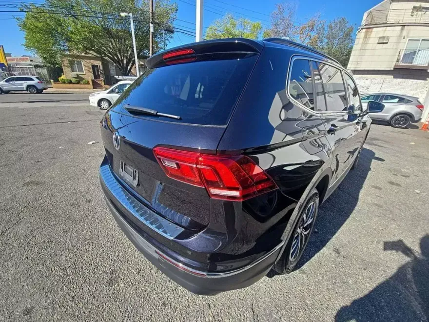 2020 Volkswagen Tiguan SE photo 1