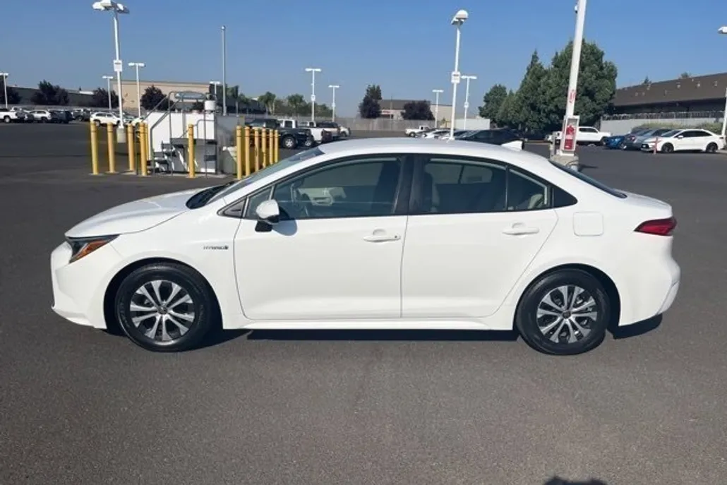 2021 Toyota Corolla Hybrid LE photo 1