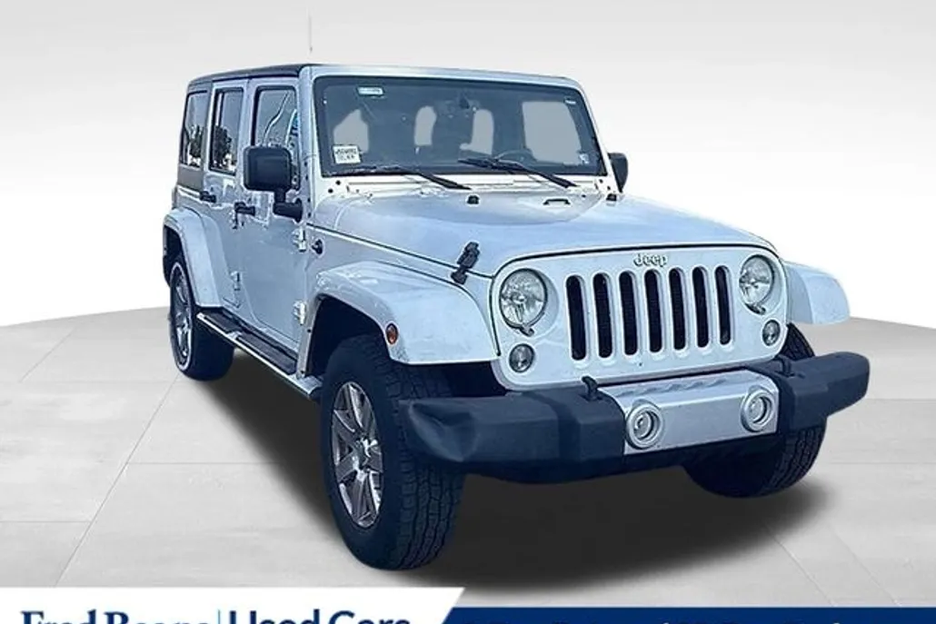 2014 Jeep Wrangler Unlimited Sahara photo 1