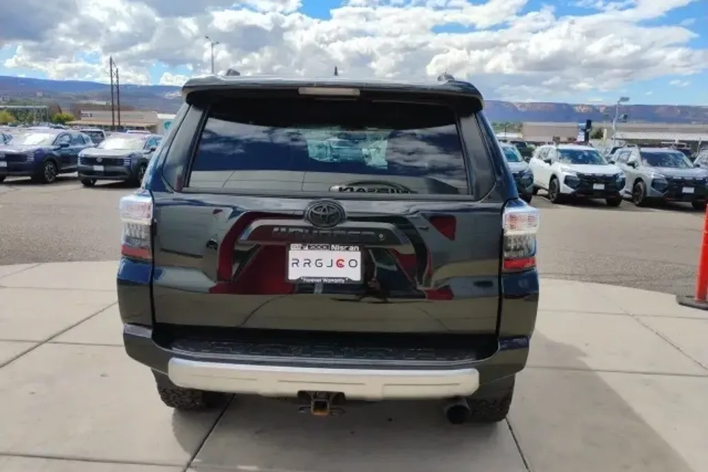 2019 Toyota 4Runner TRD Off-Road Premium photo 1
