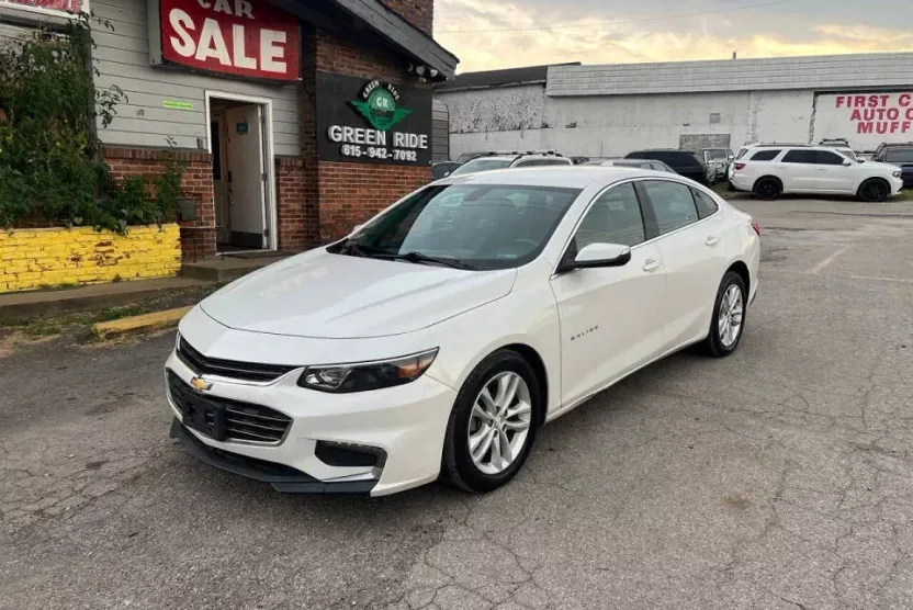 2018 Chevrolet Malibu 1LT photo 1