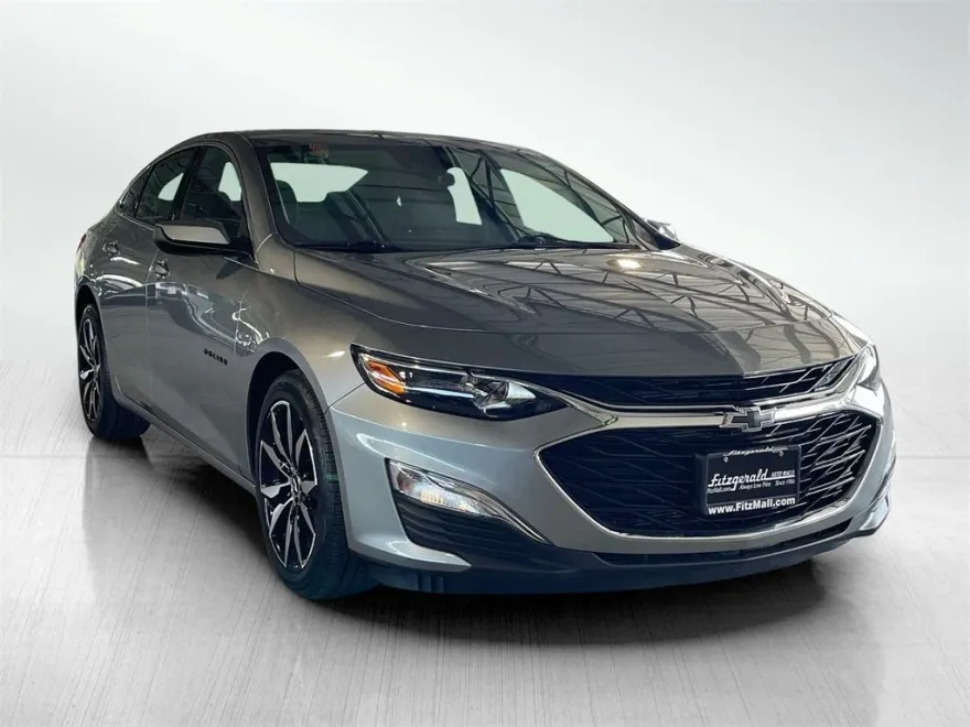 2025 Chevrolet Malibu RS photo 1