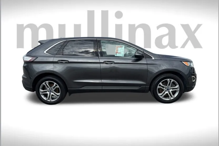 2016 Ford Edge Titanium photo 1