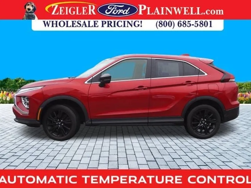 2023 Mitsubishi Eclipse Cross LE photo 1