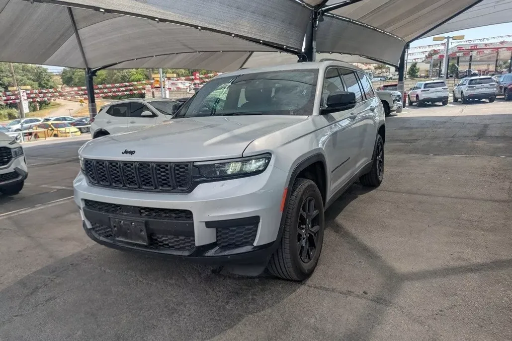 2024 Jeep Grand Cherokee Altitude photo 1