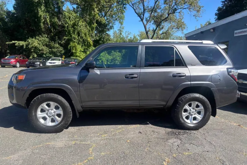 2014 Toyota 4Runner SR5 photo 1