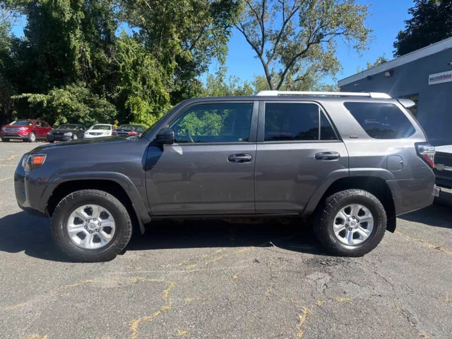 2014 Toyota 4Runner SR5 photo 1