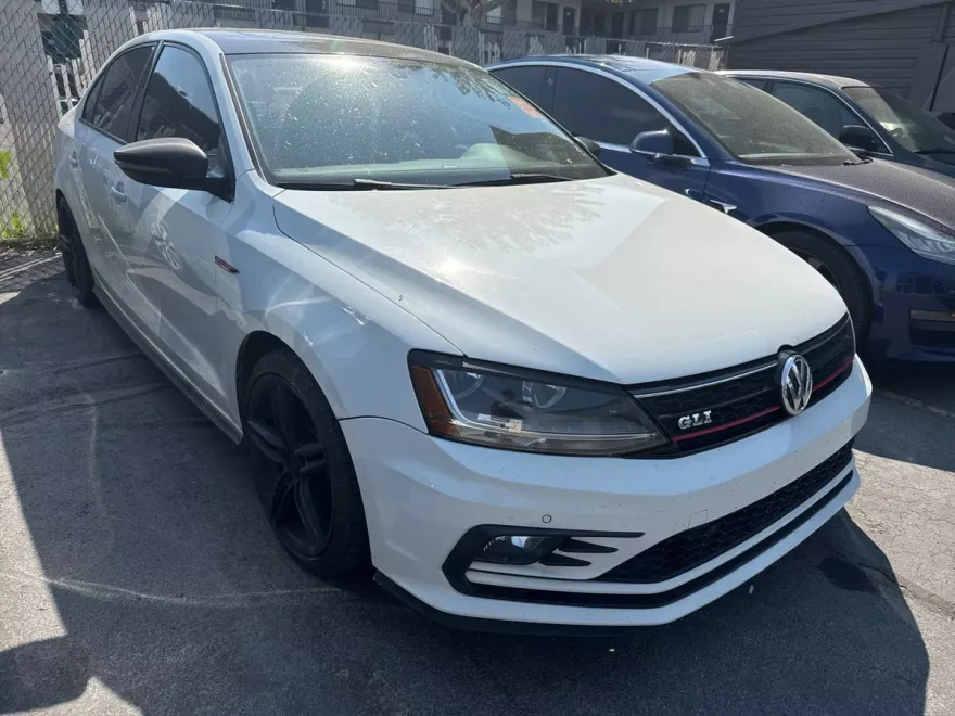 2017 Volkswagen Jetta GLI 2.0T photo 1