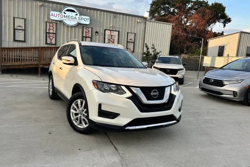 2020 Nissan Rogue SV photo 1