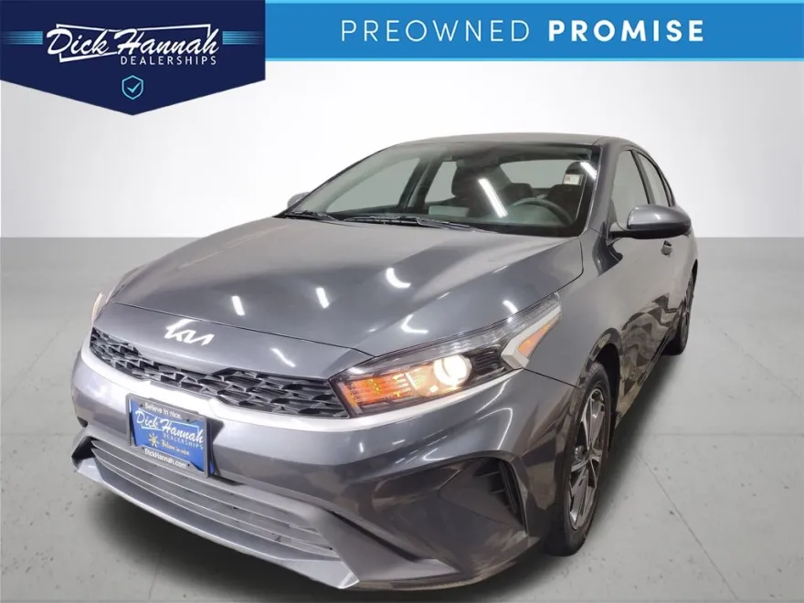 2023 Kia Forte LXS photo 1