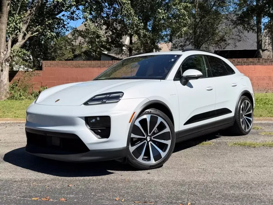 2025 Porsche Macan Electric 4 photo 1