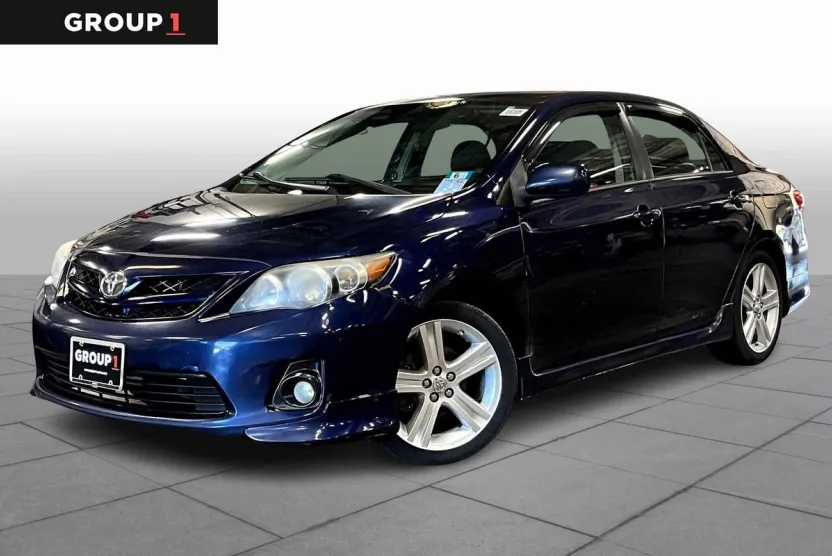 2013 Toyota Corolla S photo 1