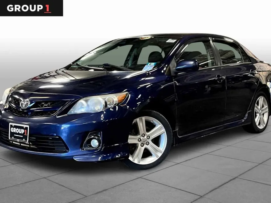 2013 Toyota Corolla S photo 1