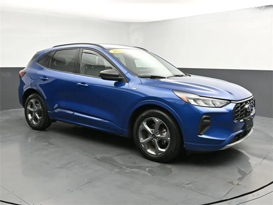 2023 Ford Escape Hybrid ST-Line photo 1