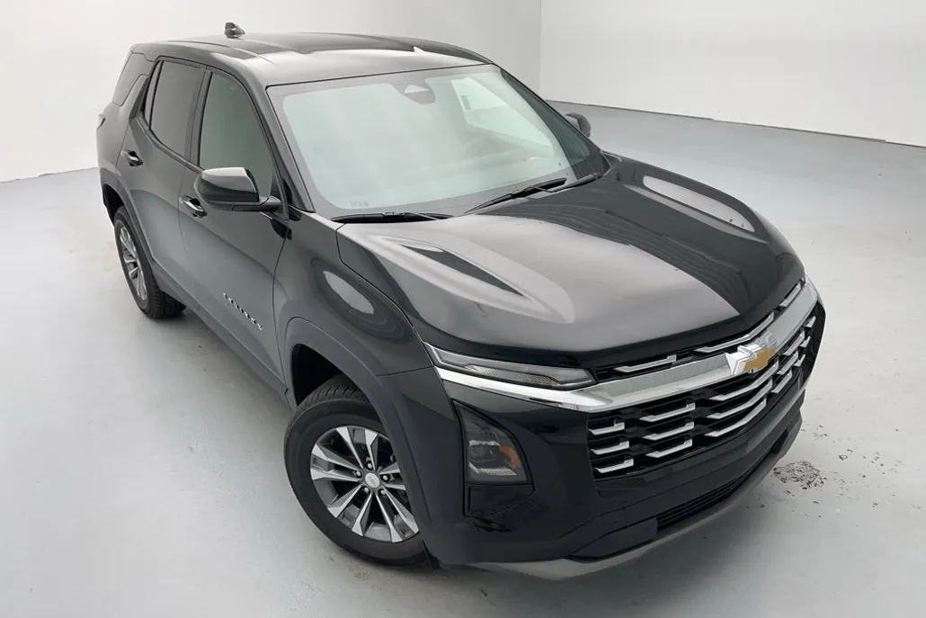 2026 Chevrolet Equinox LT photo 1