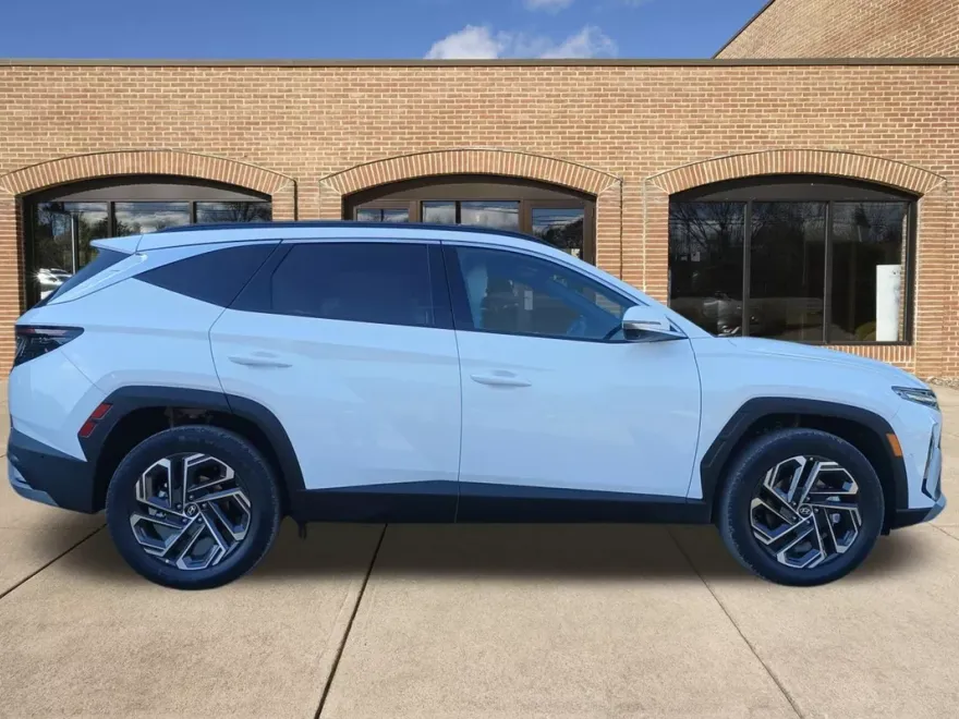 2025 Hyundai Tucson Hybrid Limited photo 1