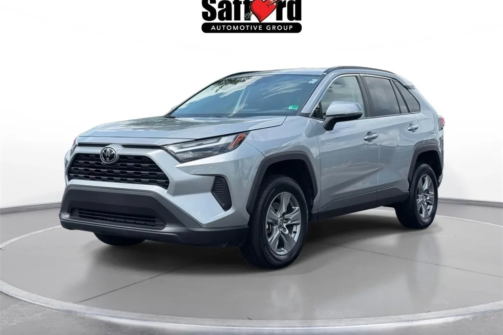 2024 Toyota RAV4 XLE photo 1