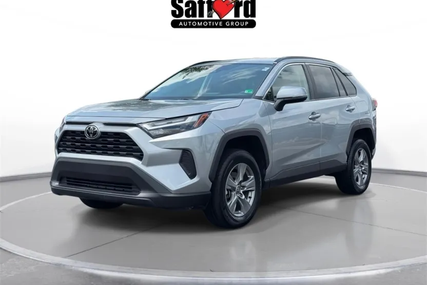 2024 Toyota RAV4 XLE photo 1