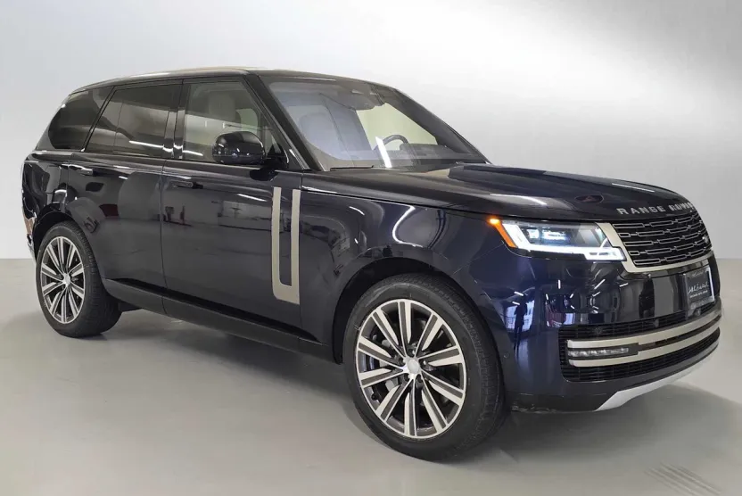 2023 Land Rover Range Rover SE photo 1