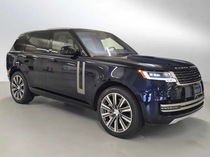 2023 Land Rover Range Rover SE photo 1