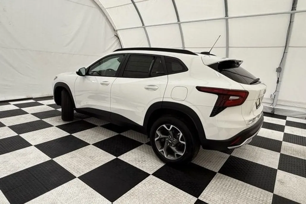 2026 Chevrolet Trax LT photo 1