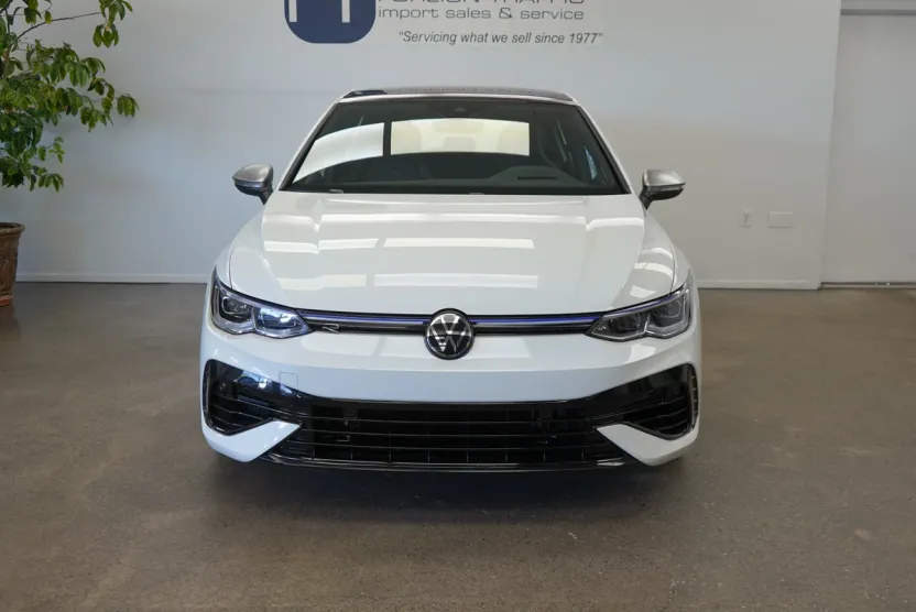 2024 Volkswagen Golf R photo 1