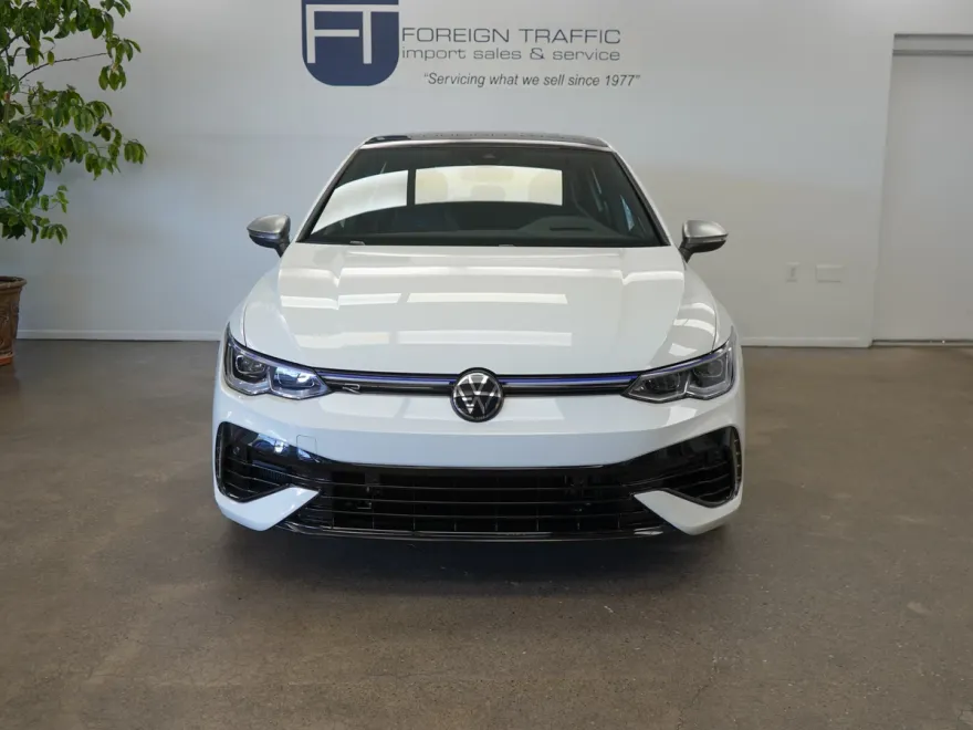 2024 Volkswagen Golf R photo 1