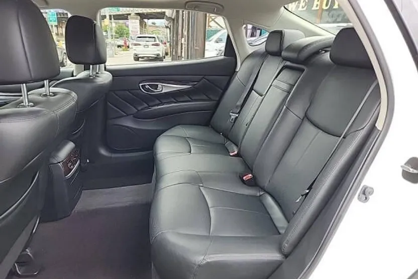 2019 Infiniti Q70L 3.7 Luxe photo 1