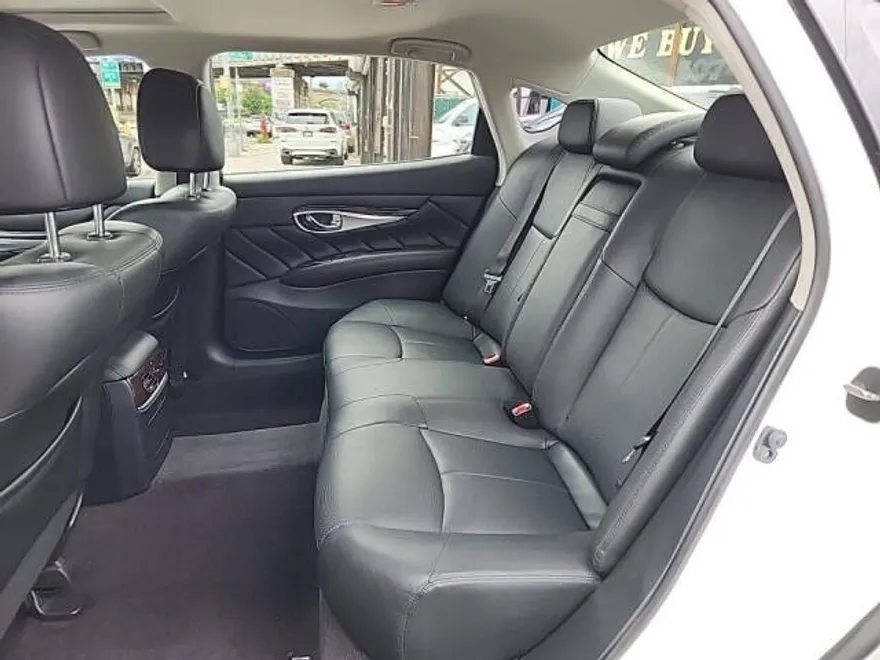 2019 Infiniti Q70L 3.7 Luxe photo 1