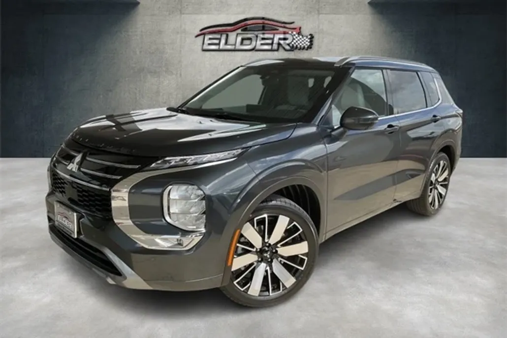 2025 Mitsubishi Outlander SEL photo 1