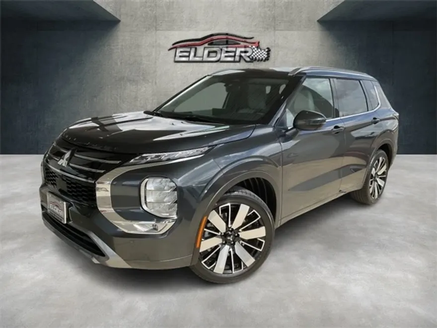2025 Mitsubishi Outlander SEL photo 1