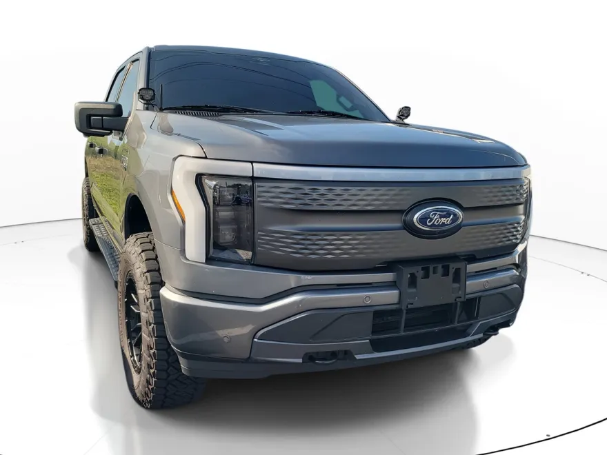 2023 Ford F-150 Lightning XLT photo 1