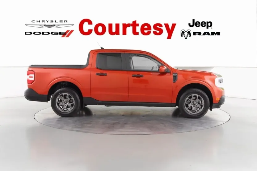 2022 Ford Maverick XLT photo 1