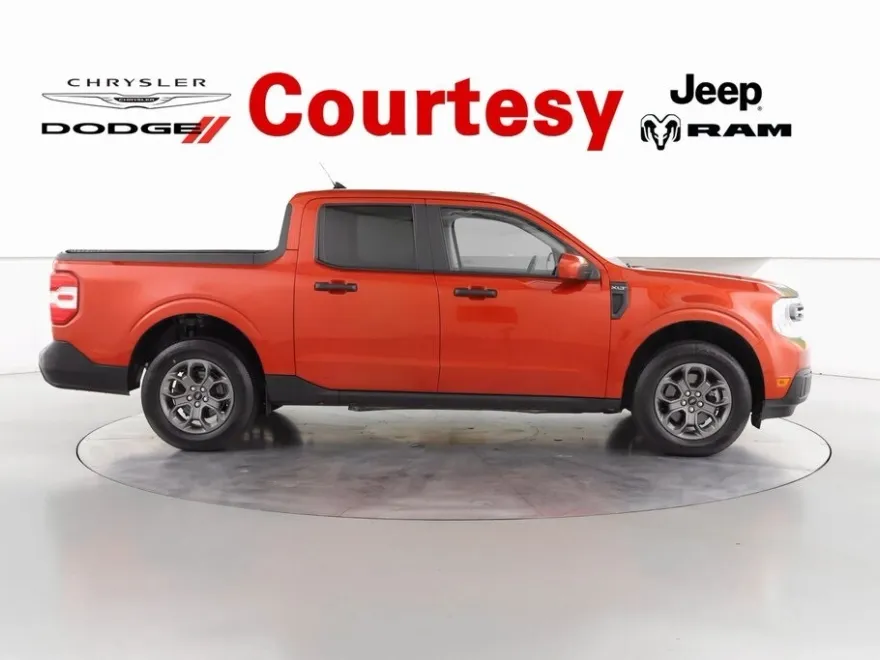 2022 Ford Maverick XLT photo 1