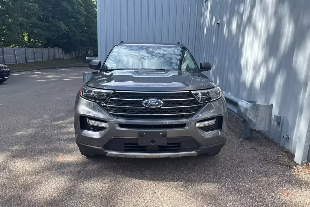 2023 Ford Explorer XLT photo 1