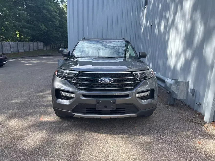 2023 Ford Explorer XLT photo 1
