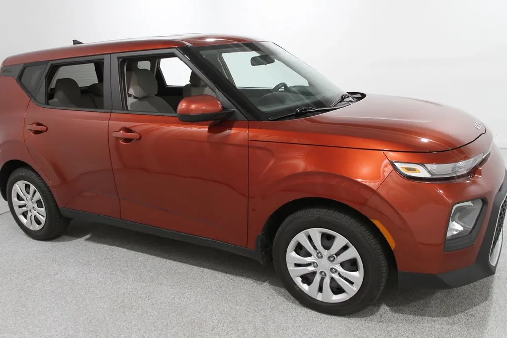 2022 Kia Soul LX photo 1
